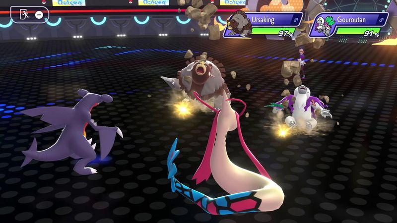 Un combat Pokémon opposant Carchacrok et Milobellus à Ursaking et Gouroutan. Ursaking et Gouroutan subissent des dégâts