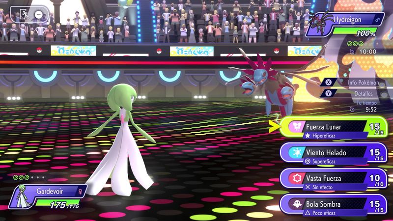 Combate Pokémon entre Gardevoir y Hydreigon. El movimiento Fuerza Lunar está seleccionado y se indica que es hipereficaz.